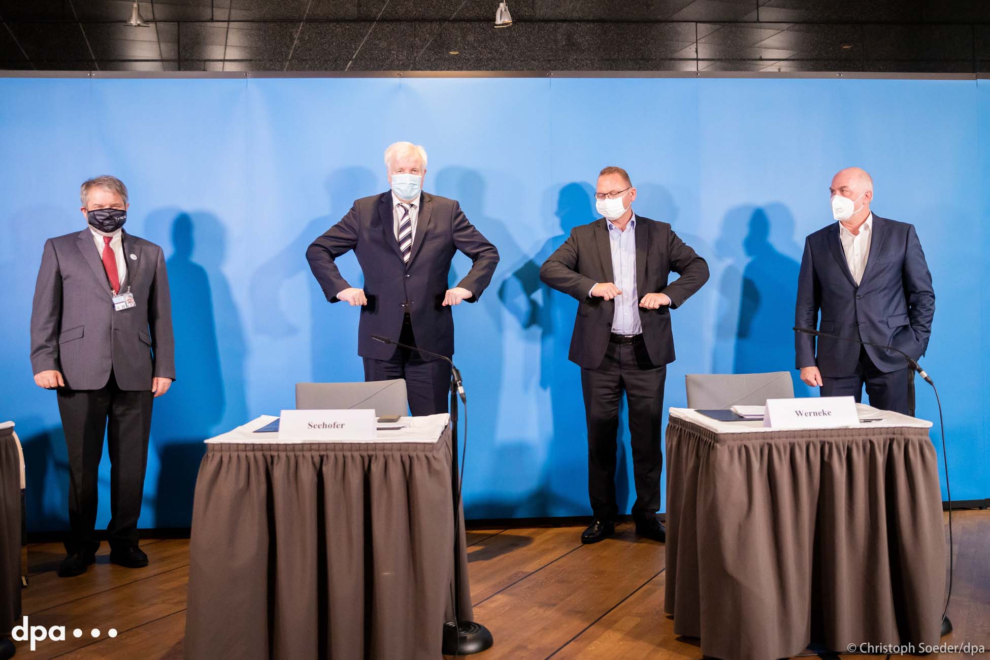 Negotiations for wages of civil service employees in Potsdam: Mädge, Seehofer, Werneke, Silberbach