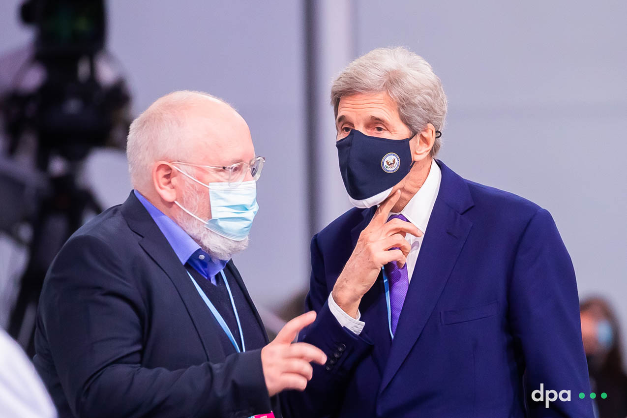 United States Special Presidential Envoy for Climate John Kerry (r) and First Vice President of the European Commission  Frans Timmermans